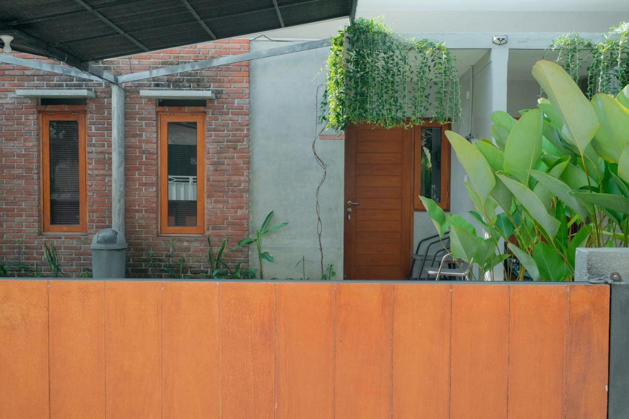 Andewi Guest House Denpasar Redpartner - Minimum Stay 30 Nights Sanur Buitenkant foto